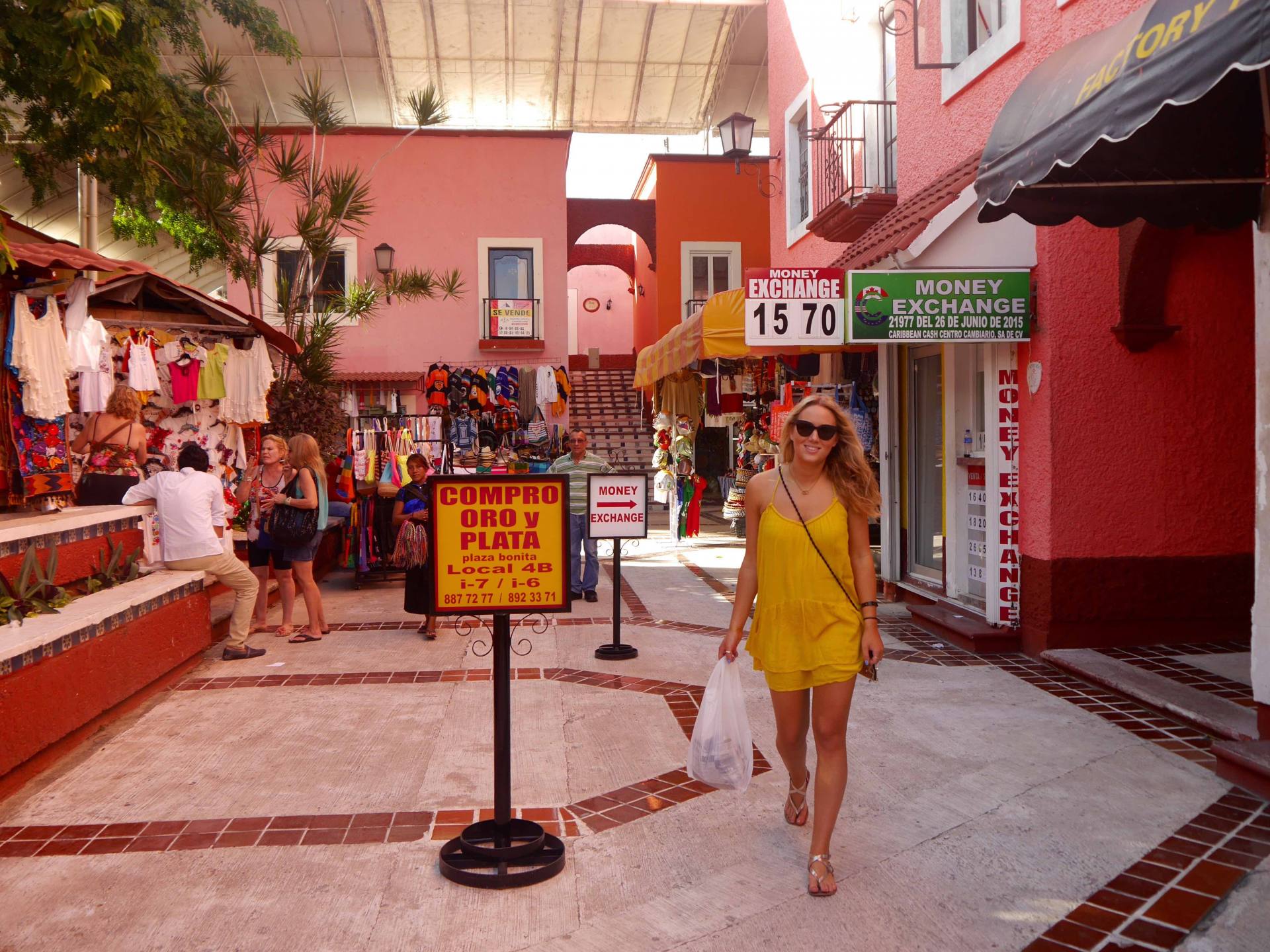 jess-gibson-the-travelista-mexico-cancun-market28-low2