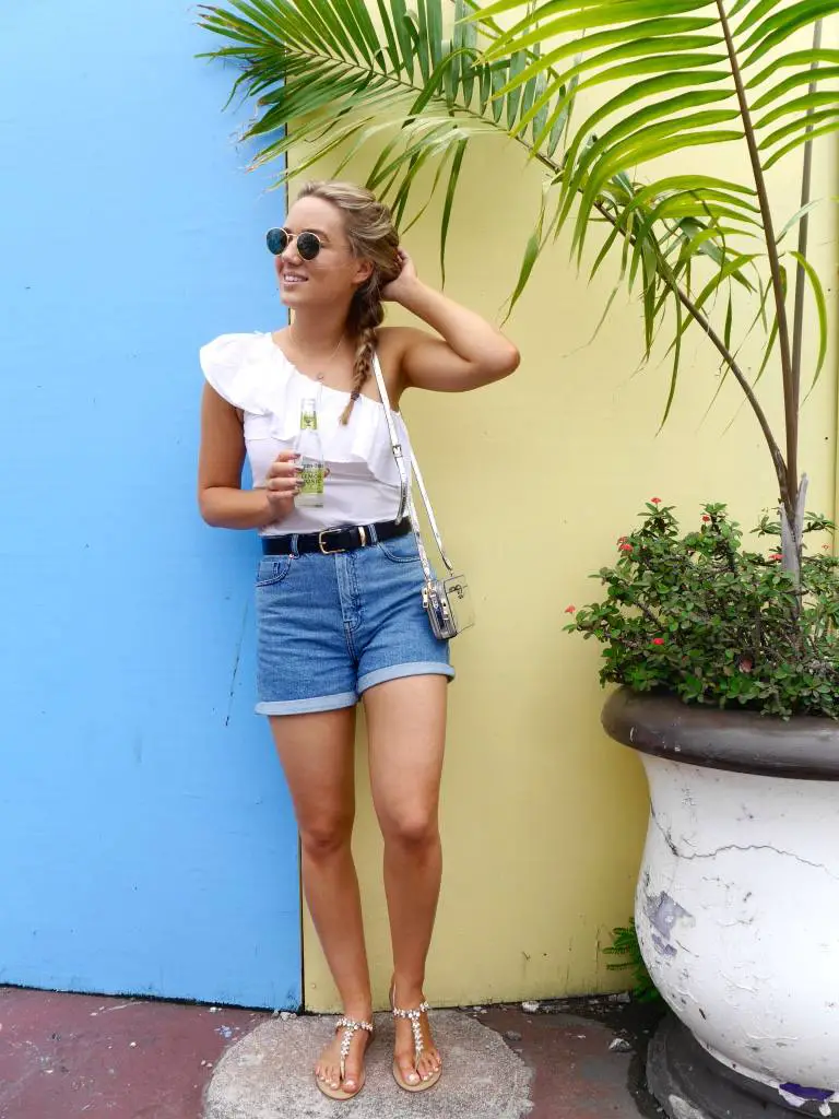 the-travelista-blog-jess-gibson-antigua-silver-bag-outfit