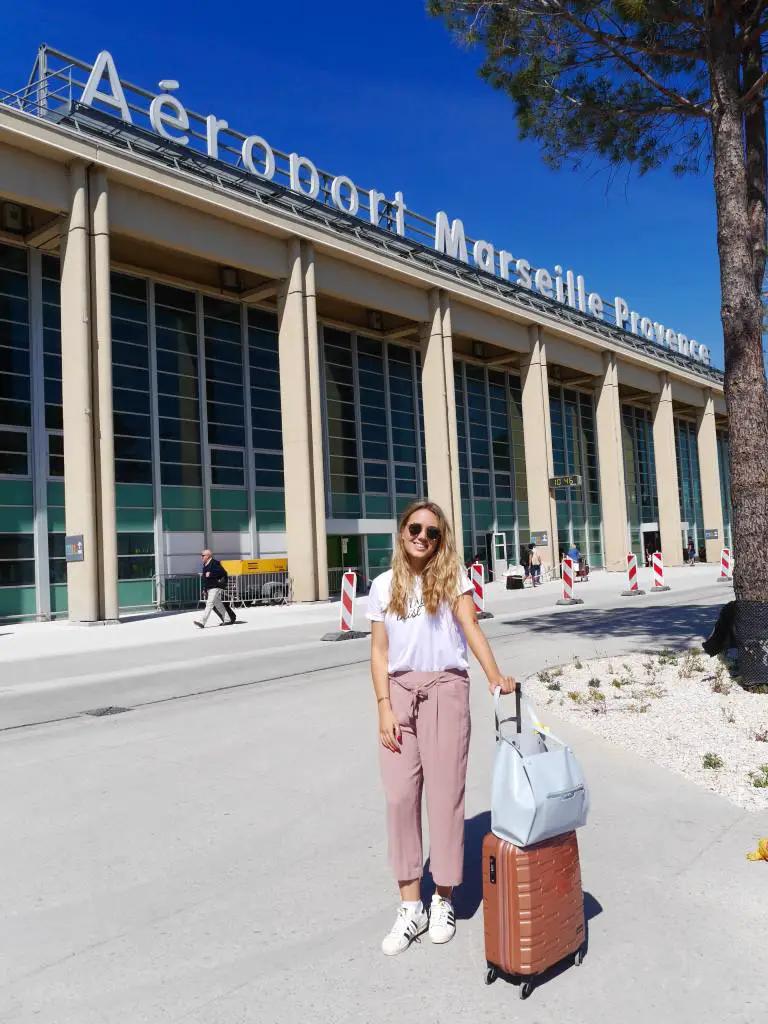 el-viajero-jess-gibson-travel-blogger-aeropuerto-marsella