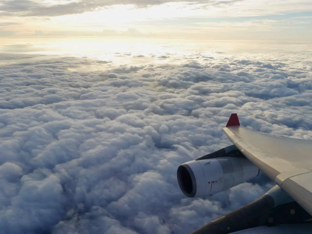 vuelo-cielo-nubes-avion