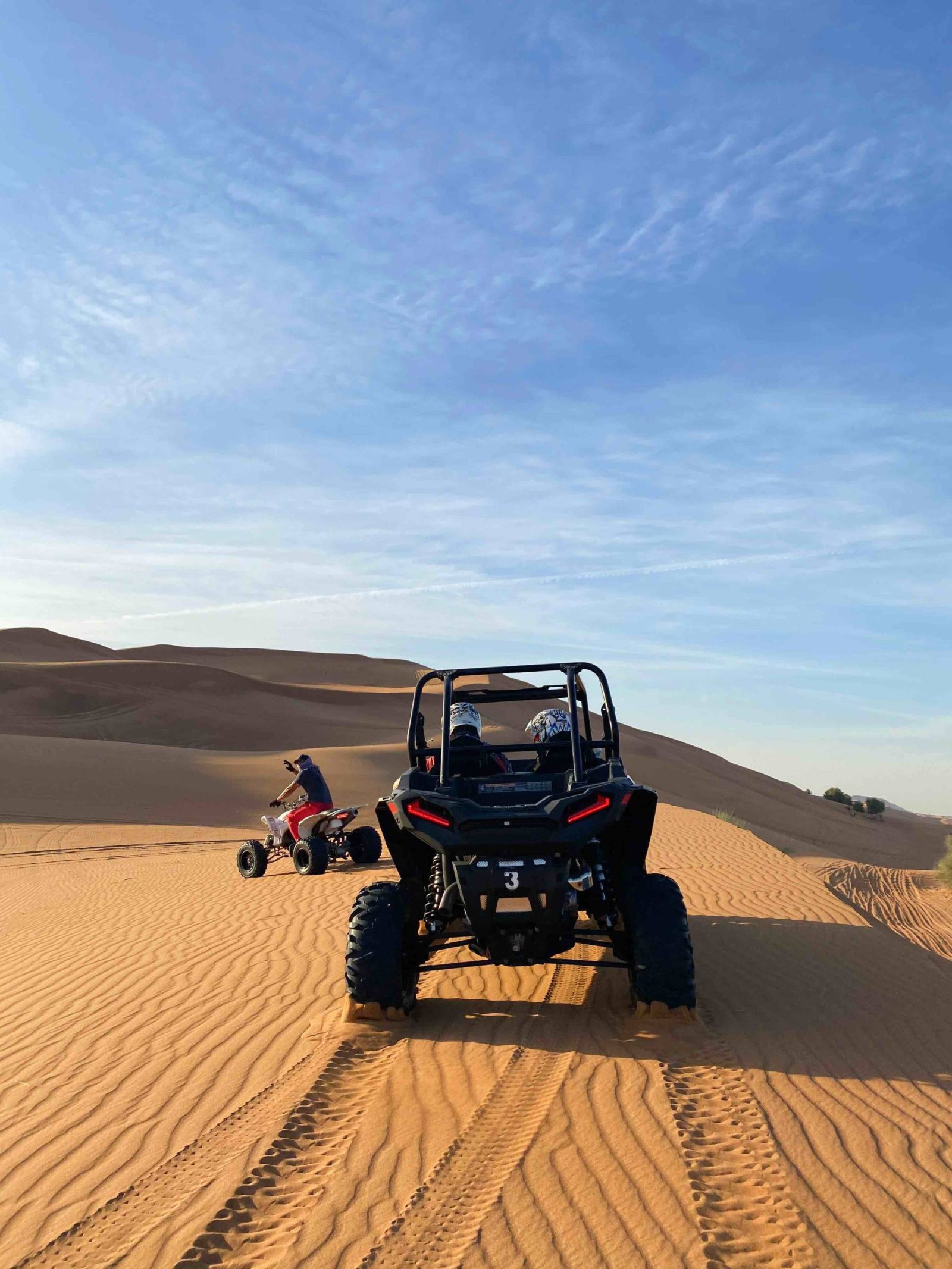 Dune buggies en el desierto de Dubai