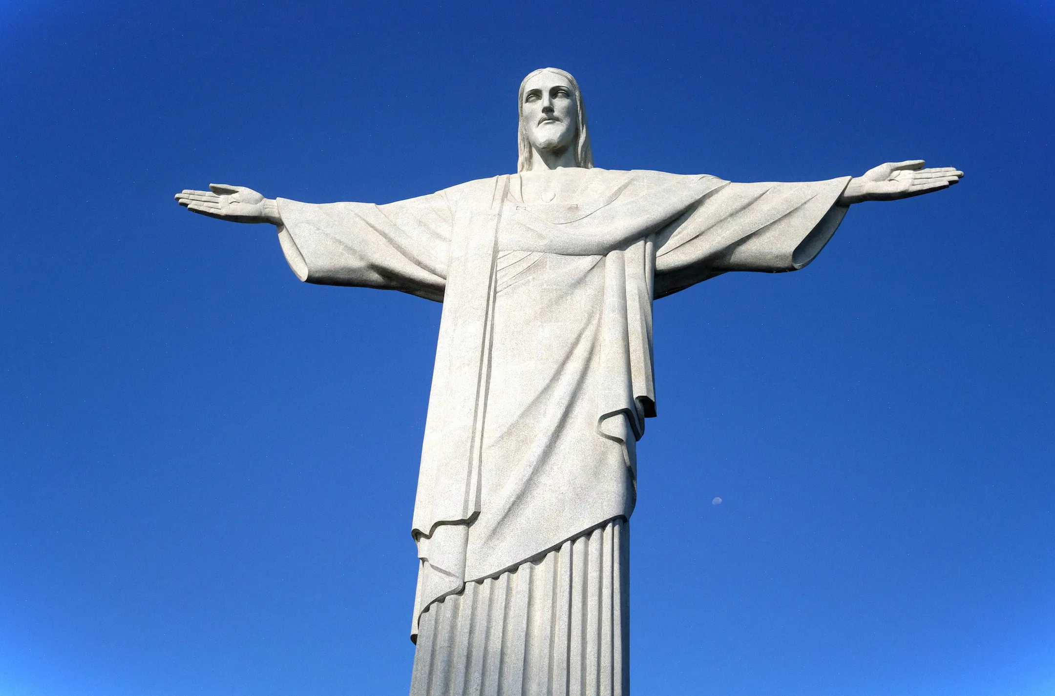 En Río de Janeiro, esto es imprescindible, la estatua es increíble y también hay una vista increíble de la ciudad.