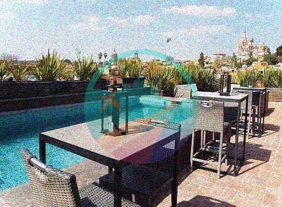 Patio de piscina con vistas en el Hotel Nena San Miguel