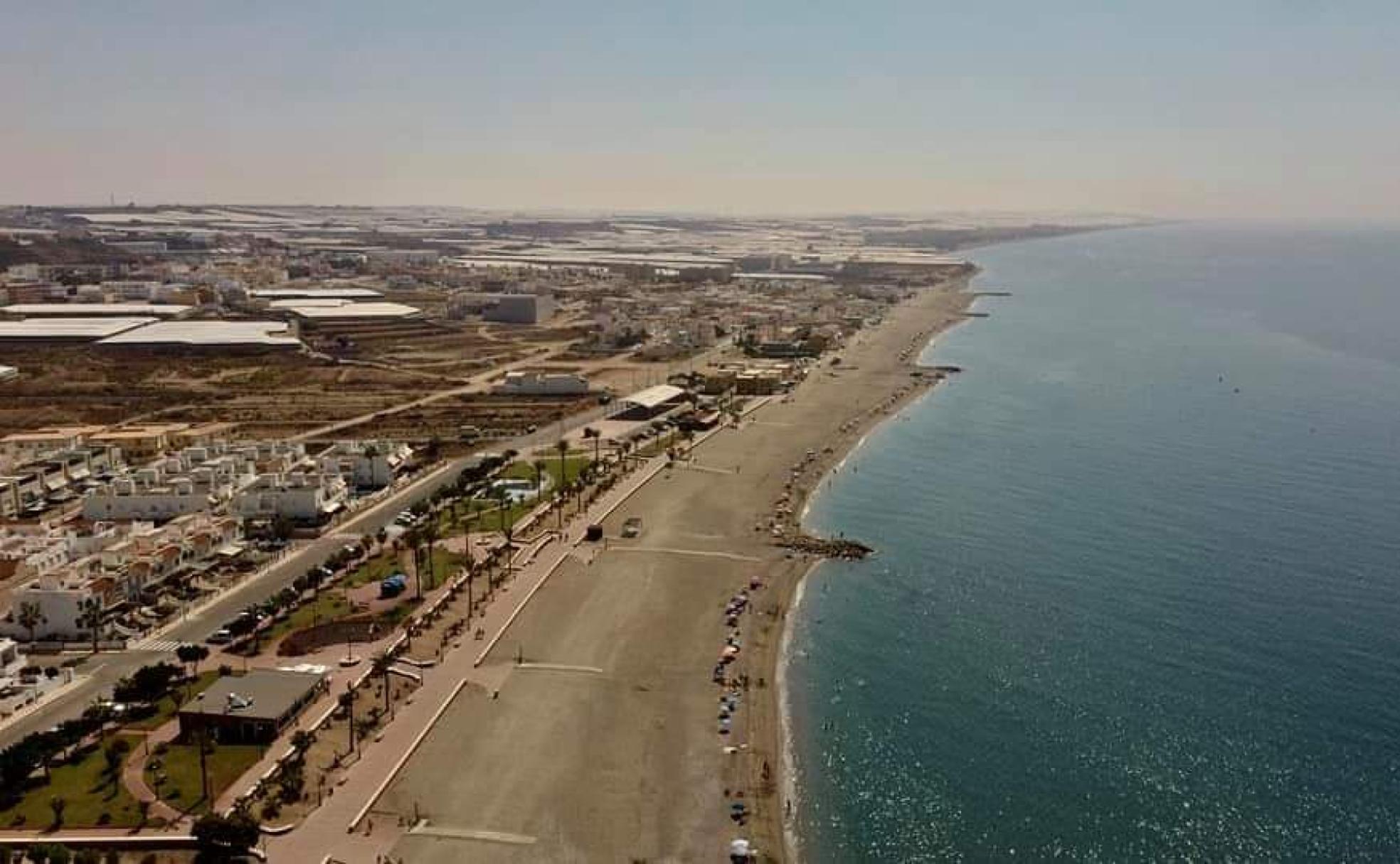 Descubre la belleza de la Playa de Balanegra: el paraíso oculto de Almería