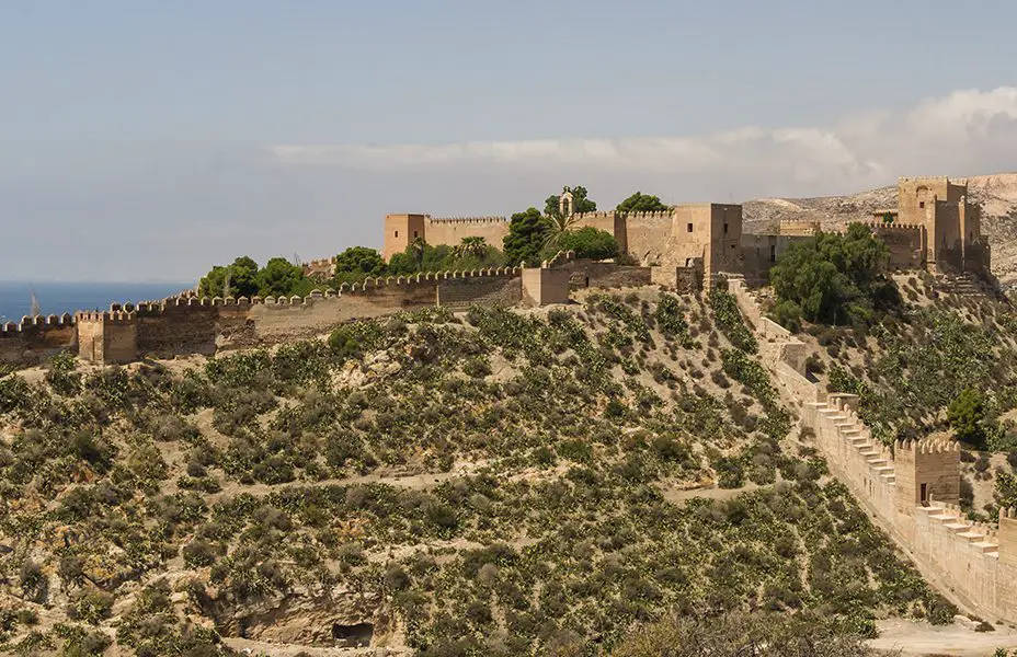 Descubre la majestuosidad de la Alcazaba de Almería: 5 datos interesantes que debes conocer