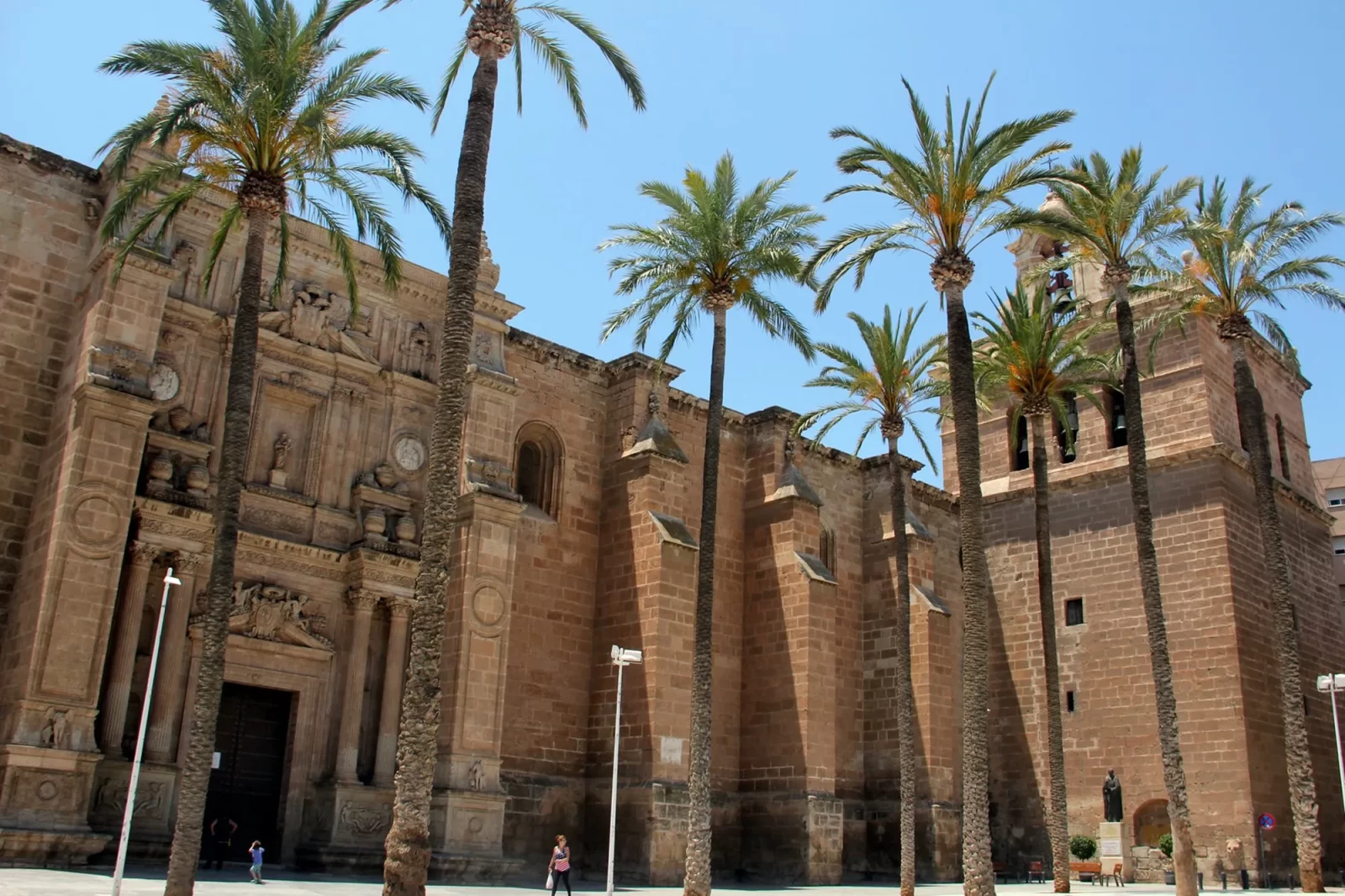 Explora la majestuosa Catedral de Almería: 5 datos que debes conocer