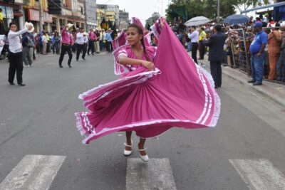 Folklore Y Tradiciones De Río: Leyendas, Danzas Y Costumbres