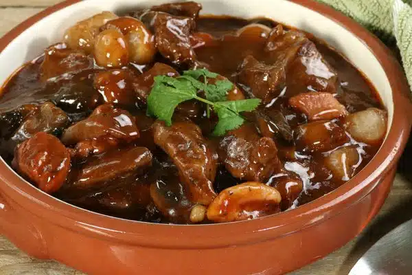 Boeuf Bourguignon: Explorando los Sabores de la Gastronomía Francesa Descubriendo la magia de la cocina francesa: Boeuf Bourguignon